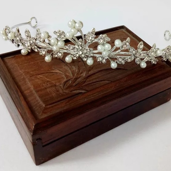 Crown - Picture 3 of 4